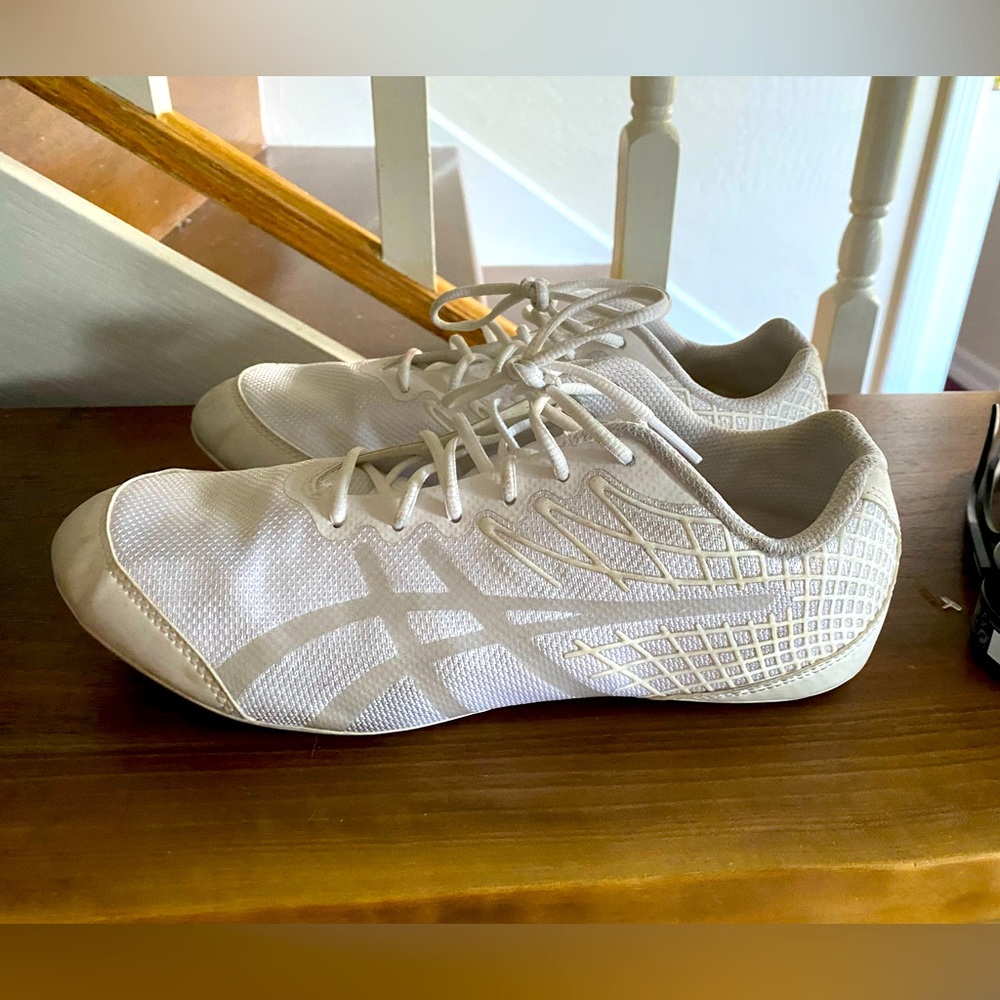 ASICS size 8, fencing shoes, white